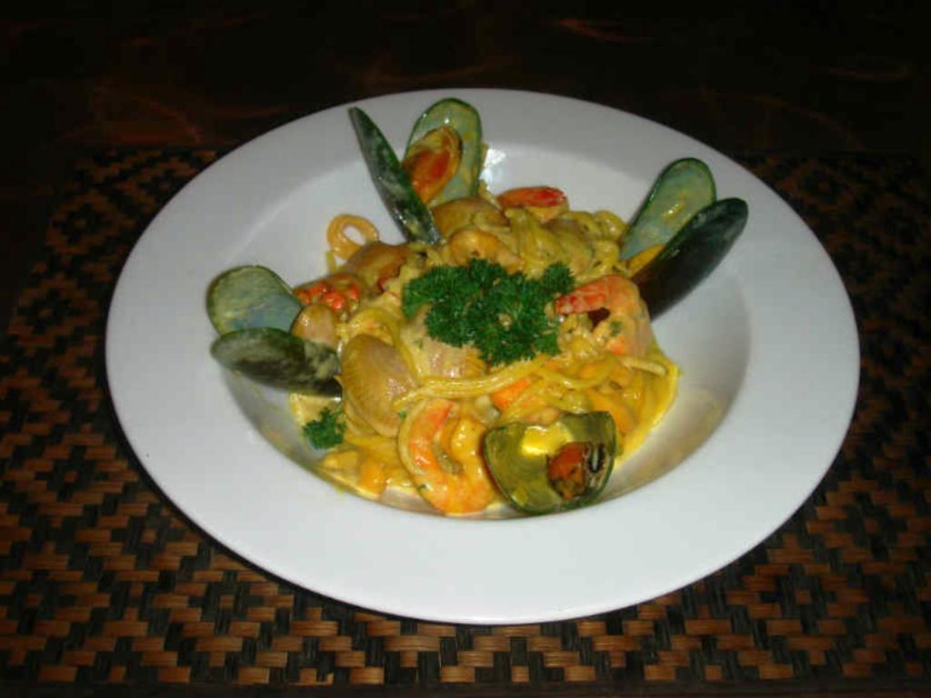 Le Parrots-Inn Jomtien Beach Exterior photo